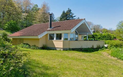 Henric - 75M from the Sea: Træ, Tag, Arkitektur, Hjem, Hus, Sommerhus, Sidespor, Hårdttræ, Hældning, Estate