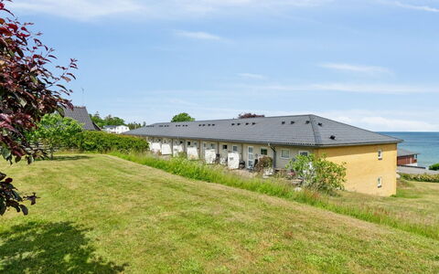 Feodora - 100M from the Sea: Bjergrige Landskabsformer, Bjerg, Bakke, Bjergkæde, Hill Station, Menneskelig Bosættelse, Urban Design, Alps, Dal, Topmøde