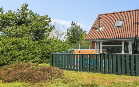Rufina - 3.5Km from the Sea: Busk, Hegn, Home Fencing, Have, Skygge, Sommerhus, Lawn, Landscaping, Stakit, Gård
