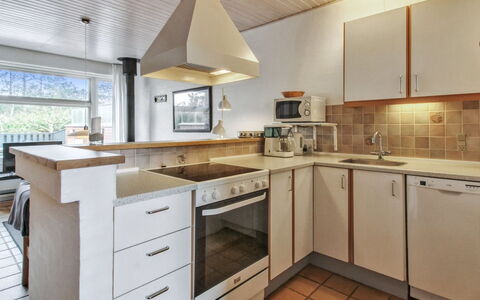 Rufina - 3.5Km from the Sea: Køkken, Countertop, Gulvbelægning, Indretning, Etage, Cabinetry, Træ, Loft, Køkken Apparat, Møbel