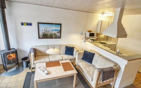 Rufina - 3.5Km from the Sea: Møbel, Gulvbelægning, Træ, Etage, Indretning, Stue, Couch, Værelse, Kaffebord