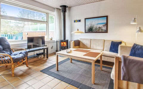 Rufina - 3.5Km from the Sea: Møbel, Gulvbelægning, Indretning, Etage, Træ, Loft, Couch, Stue, Trægulve, Værelse