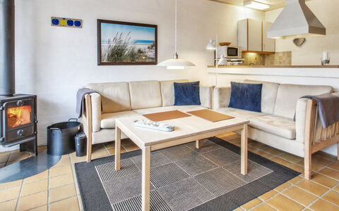 Rufina - 3.5Km from the Sea: Møbel, Gulvbelægning, Indretning, Etage, Couch, Træ, Stue, Værelse, Bord, Hjem