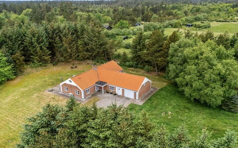Marlise - 2.5Km from the Sea: Hus, Hjem, Tag, Boligområde, Sommerhus, Estate, Stuehus, Lawn, Landscaping, Sidespor