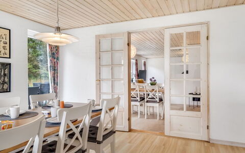 Marlise - 2.5Km from the Sea: Hus, Hjem, Tag, Boligområde, Sommerhus, Estate, Stuehus, Lawn, Landscaping, Sidespor