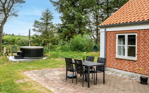 Marlise - 2.5Km from the Sea: Hus, Hjem, Tag, Boligområde, Sommerhus, Estate, Stuehus, Lawn, Landscaping, Sidespor