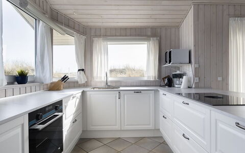 Merta - 150M from the Sea: Gulvbelægning, Indretning, Køkken, Loft, Countertop, Cabinetry, Etage, Hjem, Køkken Apparat, Håndvask