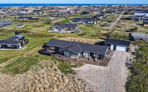 Lennart - 300M from the Sea: Bjergrige Landskabsformer, Bjerg, Bakke, Bjergkæde, Hill Station, Menneskelig Bosættelse, Urban Design, Alps, Dal, Topmøde