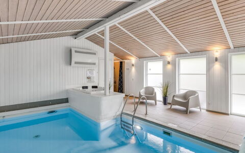 Yngve - 1.2Km from the Sea: Træ, Hjem, Veranda, Dæk, Hårdttræ, Tag, Bejdse, Trægulve, Eco Hotel