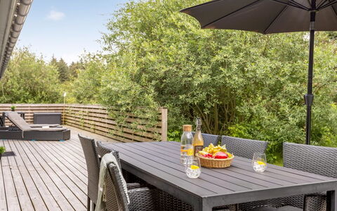 Yngve - 1.2Km from the Sea: Træ, Hjem, Veranda, Dæk, Hårdttræ, Tag, Bejdse, Trægulve, Eco Hotel