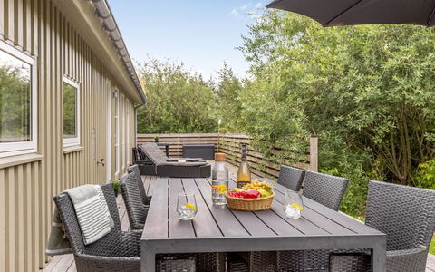 Yngve - 1.2Km from the Sea: Træ, Hjem, Veranda, Dæk, Hårdttræ, Tag, Bejdse, Trægulve, Eco Hotel