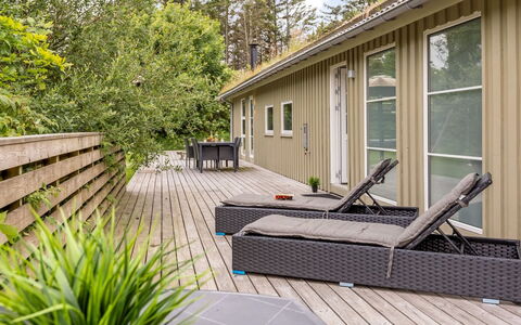 Yngve - 1.2Km from the Sea: Træ, Hjem, Veranda, Dæk, Hårdttræ, Tag, Bejdse, Trægulve, Eco Hotel