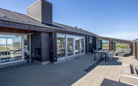 Carit - 450M from the Sea: Træ, Hjem, Veranda, Dæk, Hårdttræ, Tag, Bejdse, Trægulve, Eco Hotel