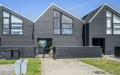 Eleanore - 25M from the Sea: Træ, Hjem, Veranda, Dæk, Hårdttræ, Tag, Bejdse, Trægulve, Eco Hotel