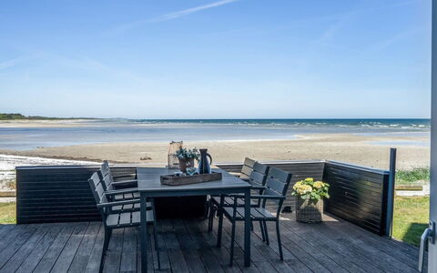 Eleanore - 25M from the Sea: Træ, Hjem, Veranda, Dæk, Hårdttræ, Tag, Bejdse, Trægulve, Eco Hotel
