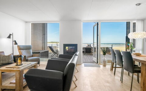 Eleanore - 25M from the Sea: Træ, Hjem, Veranda, Dæk, Hårdttræ, Tag, Bejdse, Trægulve, Eco Hotel