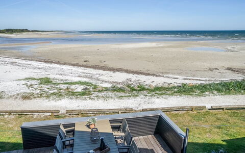 Eleanore - 25M from the Sea: Træ, Hjem, Veranda, Dæk, Hårdttræ, Tag, Bejdse, Trægulve, Eco Hotel