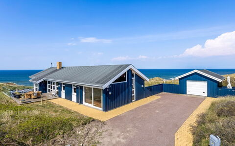 Aster - 150M from the Sea: Blå, Sommerhus, Hav, Kyst, Ocean, Kyst, Skygge, Strand, Hytte