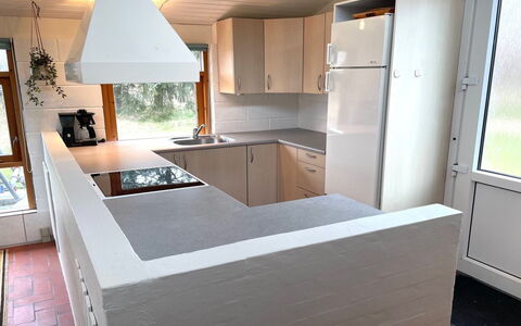 Hansen - 600M from the Sea: Countertop, Gulvbelægning, Møbel, Køkken, Træ, Etage, Indretning, Cabinetry, Køkken Apparat, Værelse