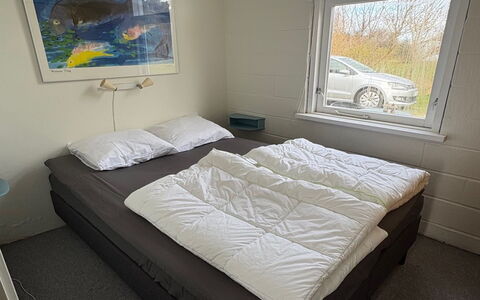 Hansen - 600M from the Sea: Soveværelse, Seng, Sengetøj, Sengetøj, Møbel, Etage, Bed Frame, Sengetøj, Pude