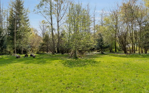Karl - 4Km from the Sea: Møbel, Indretning, Gulvbelægning, Etage, Loft, Værelse, Stol, Bord, Lejlighed, Køkken & Spisebord