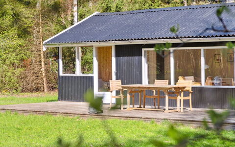 Karl - 4Km from the Sea: Møbel, Indretning, Gulvbelægning, Etage, Loft, Værelse, Stol, Bord, Lejlighed, Køkken & Spisebord