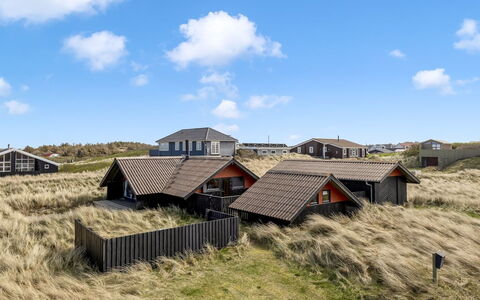 Thorfin - 100M from the Sea: Tag, Hus, Hjem, Sommerhus, Dør, Sidespor, Dæk, Veranda, Planke, Hårdttræ