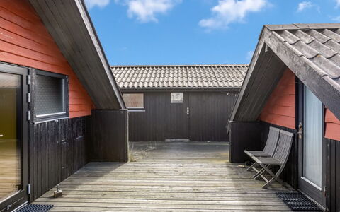 Thorfin - 100M from the Sea: Tag, Hus, Hjem, Sommerhus, Dør, Sidespor, Dæk, Veranda, Planke, Hårdttræ