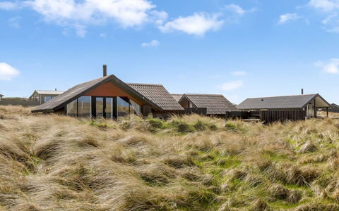 Thorfin - 100M from the Sea: Tag, Hus, Hjem, Sommerhus, Dør, Sidespor, Dæk, Veranda, Planke, Hårdttræ