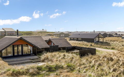 Thorfin - 100M from the Sea: Tag, Hus, Hjem, Sommerhus, Dør, Sidespor, Dæk, Veranda, Planke, Hårdttræ