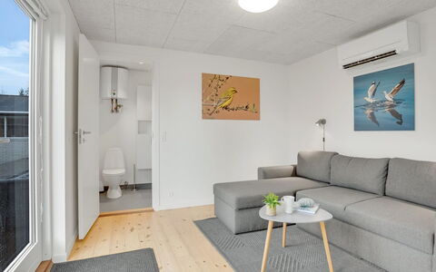 Selve - 600M from the Sea: Gulvbelægning, Etage, Indretning, Væg, Træ, Loft, Møbel, Værelse, Stue, Lejlighed