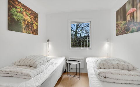 Selve - 600M from the Sea: Træ, Soveværelse, Seng, Sengetøj, Etage, Hjem, Bed Frame, Sengetøj, Lejlighed, Dagslys