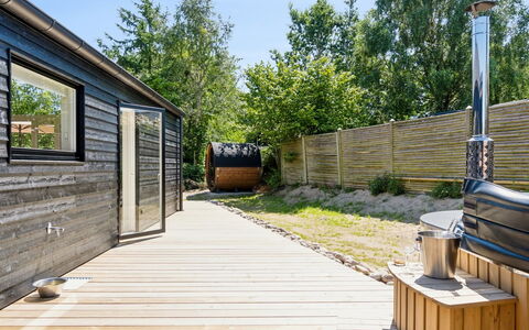 Lonneke - 450M from the Sea: Tag, Hus, Hjem, Sommerhus, Dør, Sidespor, Dæk, Veranda, Planke, Hårdttræ