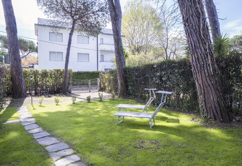 Dimora Del Capitano: Plante, Ejendom, Udendørs Bench, Himmel, Bygning, Træ, Land Lot, Vegetationen, Arkitektur, Udendørs Møbler