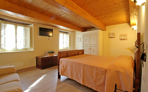 Casa Montebello: Møbel, Vindue, Komfort, Bygning, Træ, Lampe, Etage, Bed Frame, Bord, Hårdttræ