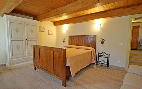 Casa Montebello: Møbel, Træ, Bygning, Komfort, Indretning, Etage, Gulvbelægning, Bejdse, Væg, Dør