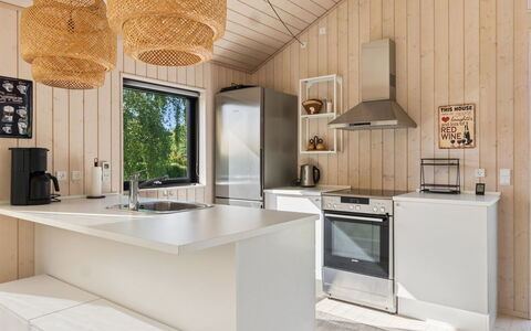 Cita - 350M from the Sea: Indretning, Køkken, Countertop, Træ, Gulvbelægning, Lysarmatur, Loft, Køkken Apparat, Møbel, Etage