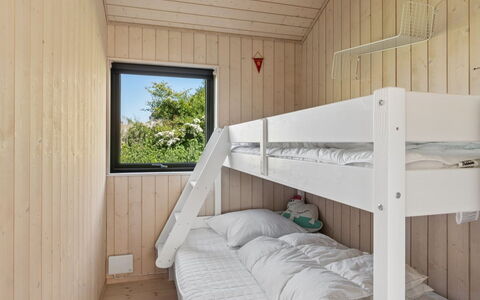 Cita - 350M from the Sea: Træ, Hårdttræ, Planke, Soveværelse, Bejdse, Seng, Bjælkehytte, Tømmer, Design, Sengetøj