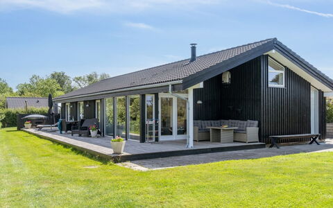 Tuulikki - 100M from the Sea: Bjergrige Landskabsformer, Bjerg, Bakke, Bjergkæde, Hill Station, Menneskelig Bosættelse, Urban Design, Alps, Dal, Topmøde