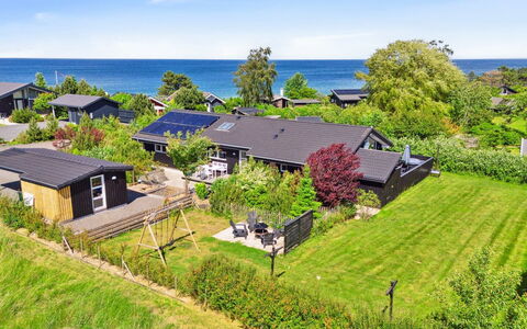 Tuulikki - 100M from the Sea: Bjergrige Landskabsformer, Bjerg, Bakke, Bjergkæde, Hill Station, Menneskelig Bosættelse, Urban Design, Alps, Dal, Topmøde