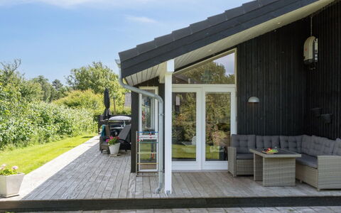 Tuulikki - 100M from the Sea: Bjergrige Landskabsformer, Bjerg, Bakke, Bjergkæde, Hill Station, Menneskelig Bosættelse, Urban Design, Alps, Dal, Topmøde