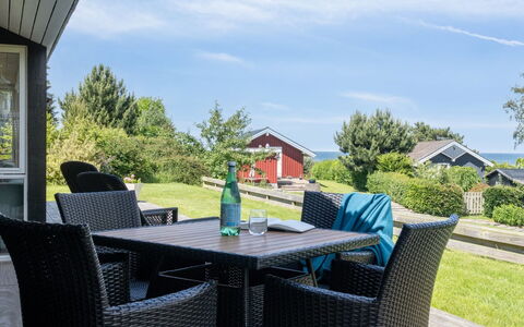 Tuulikki - 100M from the Sea: Bjergrige Landskabsformer, Bjerg, Bakke, Bjergkæde, Hill Station, Menneskelig Bosættelse, Urban Design, Alps, Dal, Topmøde