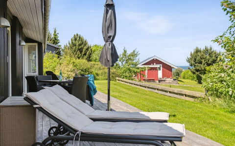 Tuulikki - 100M from the Sea: Bjergrige Landskabsformer, Bjerg, Bakke, Bjergkæde, Hill Station, Menneskelig Bosættelse, Urban Design, Alps, Dal, Topmøde