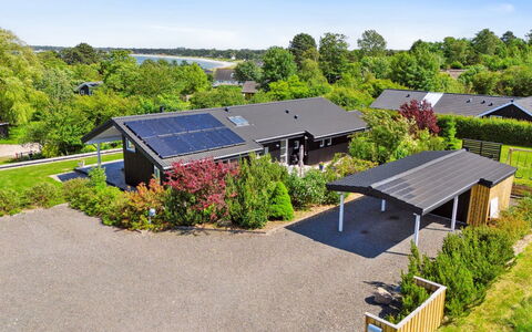 Tuulikki - 100M from the Sea: Bjergrige Landskabsformer, Bjerg, Bakke, Bjergkæde, Hill Station, Menneskelig Bosættelse, Urban Design, Alps, Dal, Topmøde