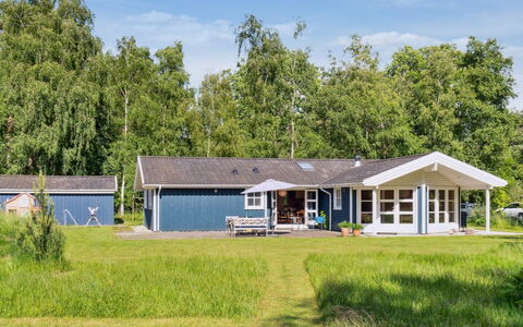 Launo - 1.1Km to the Fjord: Estate, Skygge, Indkørsel, Stuehus