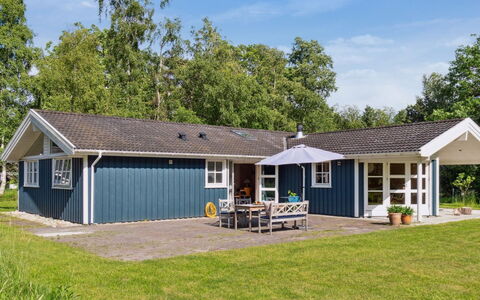 Launo - 1.1Km to the Fjord: Estate, Skygge, Indkørsel, Stuehus