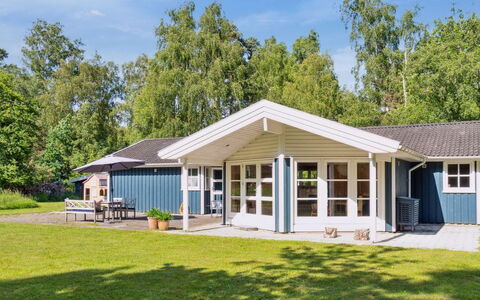 Launo - 1.1Km to the Fjord: Estate, Skygge, Indkørsel, Stuehus