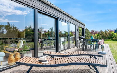 Edite - 900M from the Sea