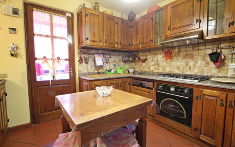 Villa La Rocca: Cabinetry, Countertop, Møbel, Køkken, Træ, Køkken Apparat, Husholdningsapparat, Bygning, Bord, Indretning