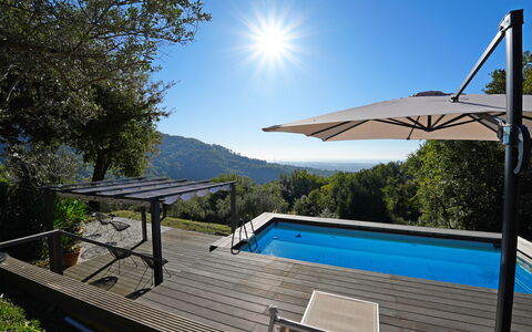 Villa Di Confine: Himmel, Plante, Vand, Lys, Natur, Skygge, Svømmepøl, Udendørs Møbler, Belysning, Træ